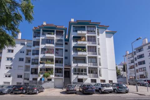 T2 com Vista Mar | Garagem Box | Suite | Lareira | Cascais