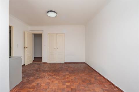T2 com Vista Mar | Garagem Box | Suite | Lareira | Cascais