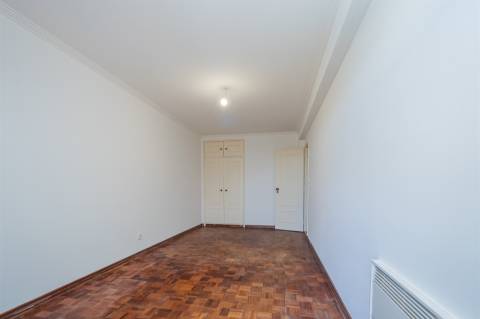 T2 com Vista Mar | Garagem Box | Suite | Lareira | Cascais
