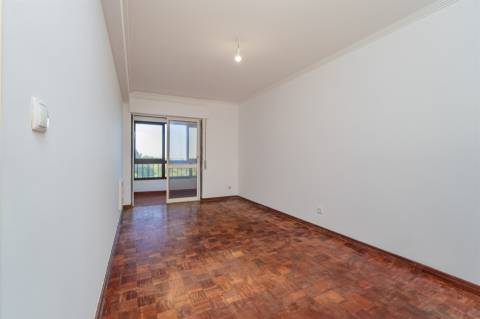T2 com Vista Mar | Garagem Box | Suite | Lareira | Cascais