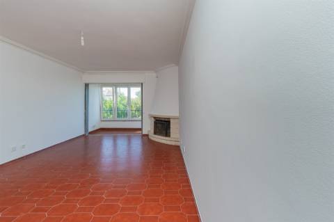 T2 com Vista Mar | Garagem Box | Suite | Lareira | Cascais