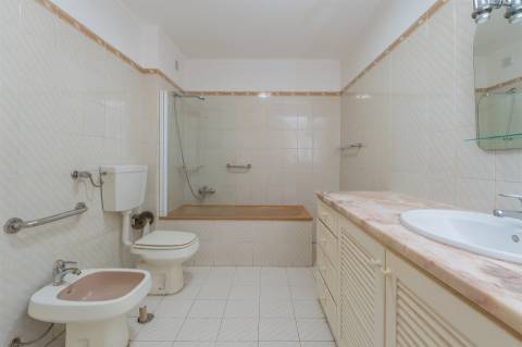 T2 com Vista Mar | Garagem Box | Suite | Lareira | Cascais