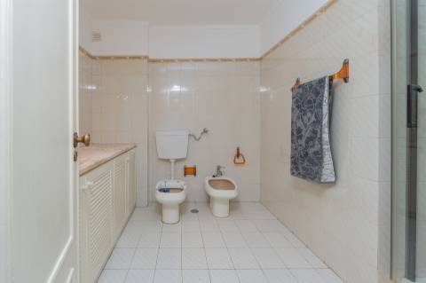 T2 com Vista Mar | Garagem Box | Suite | Lareira | Cascais