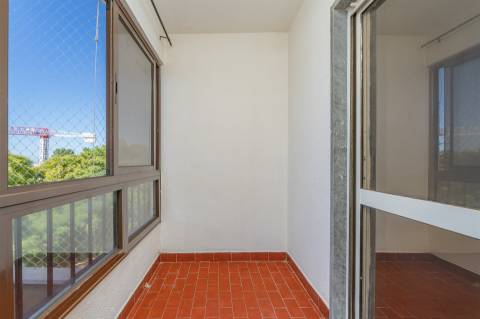 T2 com Vista Mar | Garagem Box | Suite | Lareira | Cascais