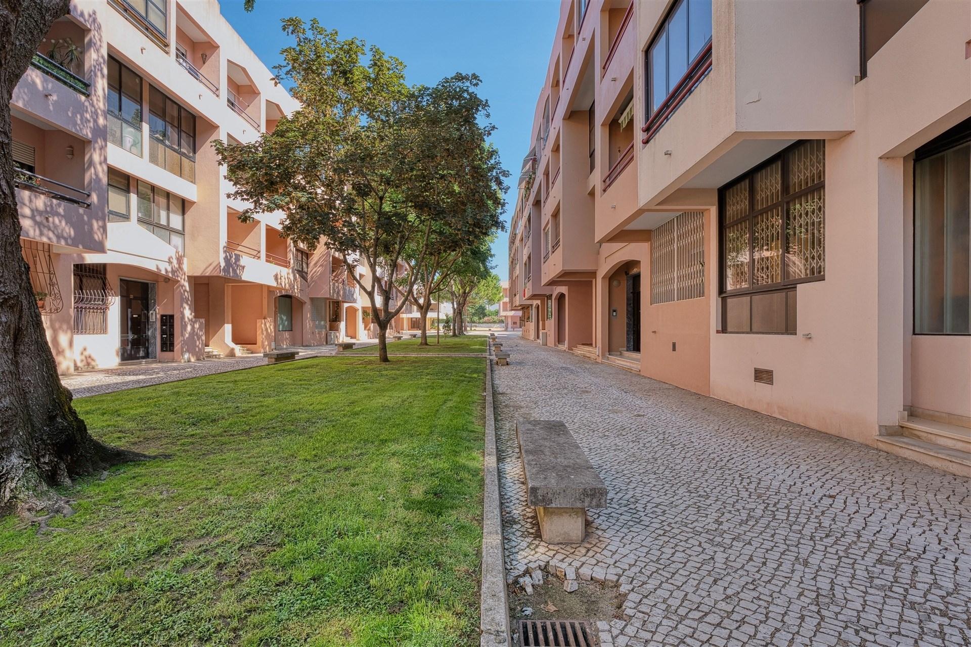 Apartamento T2 na Alameda da Guia, Cascais.