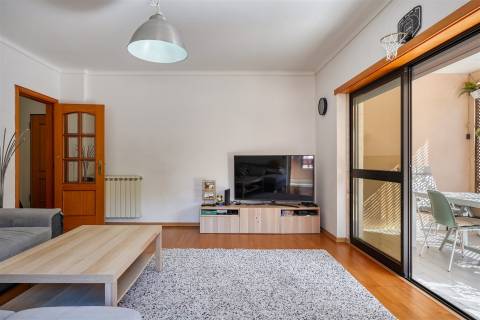 Apartamento T2 na Alameda da Guia, Cascais.