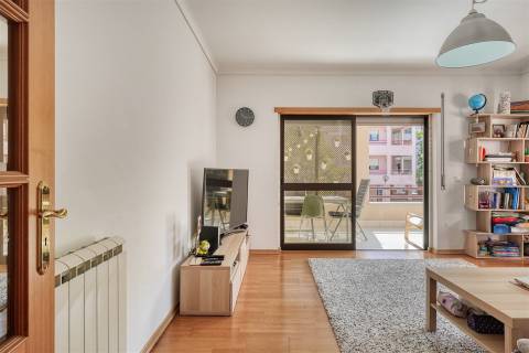 Apartamento T2 na Alameda da Guia, Cascais.