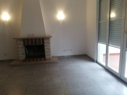 Moradia T7+2 em zona central da Parede.