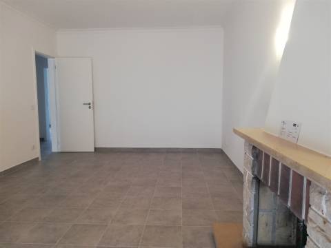 Moradia T7+2 em zona central da Parede.