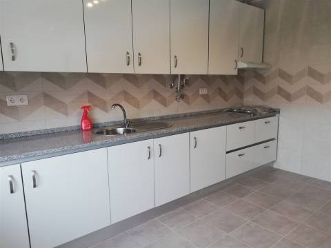 Moradia T7+2 em zona central da Parede.