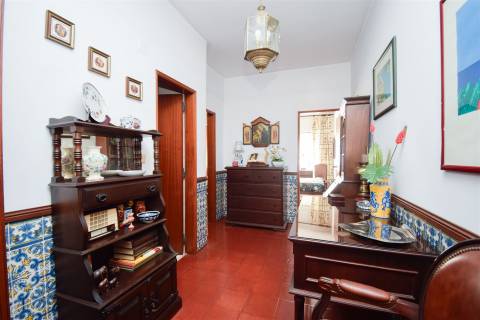 Oportunidade na Torre da Marinha: Apartamento T2 com Excelente Localização