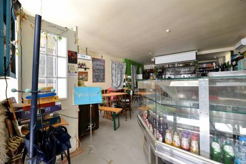 Restaurante Equipado com cerca de 200 m² e Pátio Exterior de 14 m² no Campo de Santa Clara – Junto a