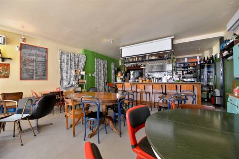 Restaurante Equipado com cerca de 200 m² e Pátio Exterior de 14 m² no Campo de Santa Clara – Junto a