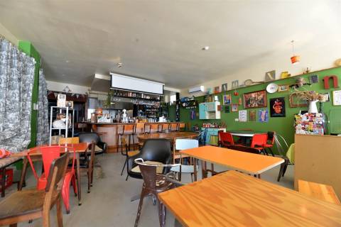 Restaurante Equipado com cerca de 200 m² e Pátio Exterior de 14 m² no Campo de Santa Clara – Junto a
