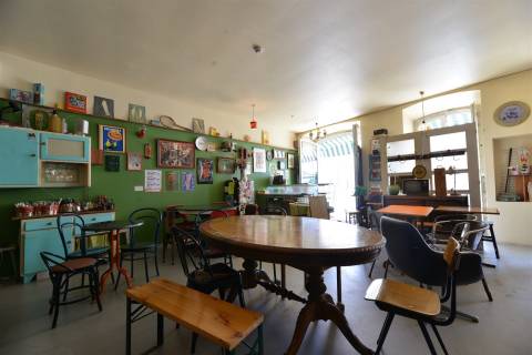Restaurante Equipado com cerca de 200 m² e Pátio Exterior de 14 m² no Campo de Santa Clara – Junto a