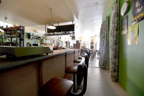 Restaurante Equipado com cerca de 200 m² e Pátio Exterior de 14 m² no Campo de Santa Clara – Junto a