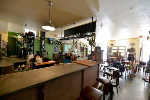 Restaurante Equipado com cerca de 200 m² e Pátio Exterior de 14 m² no Campo de Santa Clara – Junto a