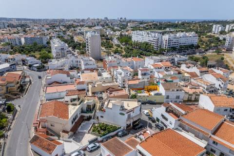 Prédio para habitação e comércio