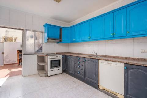 Prédio para habitação e comércio
