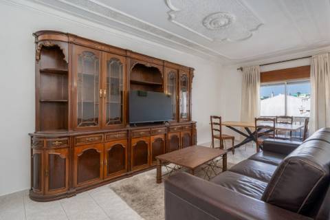 Prédio para habitação e comércio