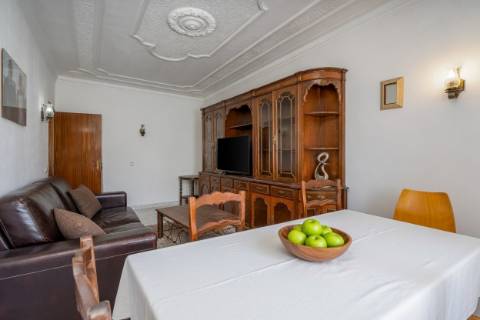 Prédio para habitação e comércio