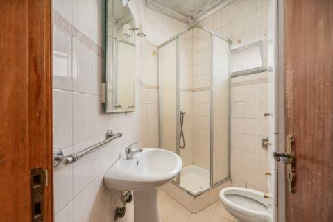 Prédio para habitação e comércio