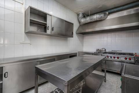 Prédio para habitação e comércio