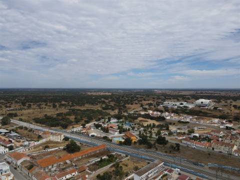 Terreno com armazém no Alentejo