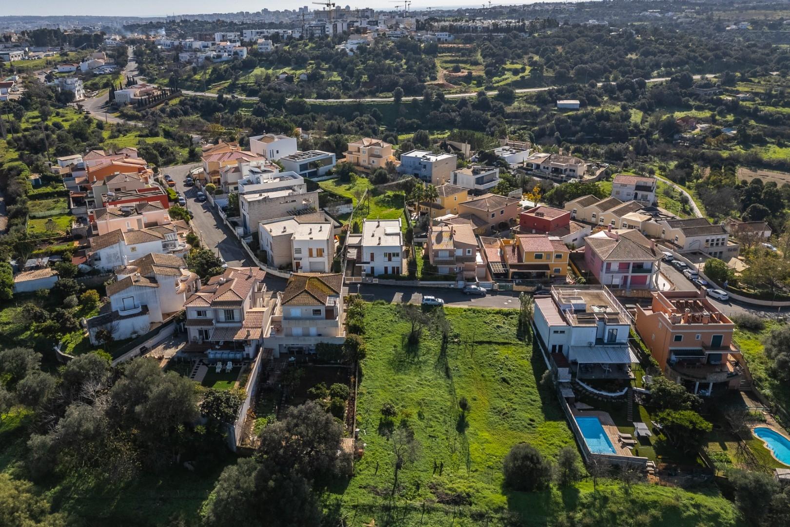 Terreno urbano para moradia
