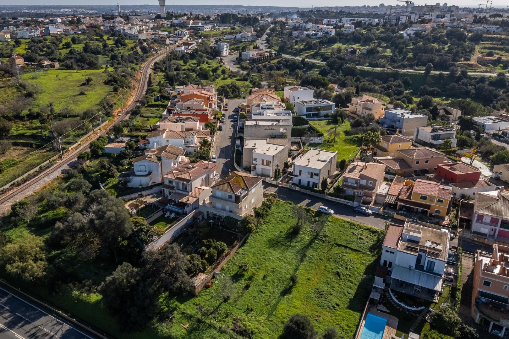 Terreno urbano para moradia