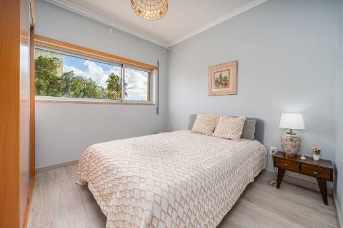 Apartamento T3 com garagem