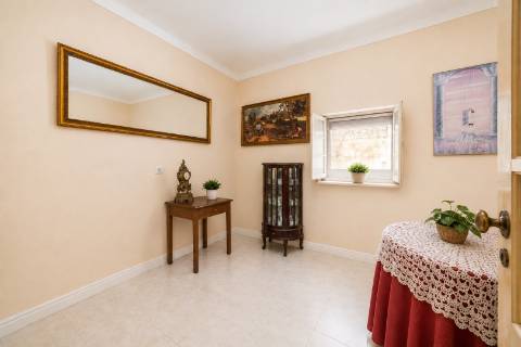 Moradia bifamiliar T5+2 em Portimão