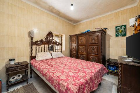 Moradia bifamiliar T5+2 em Portimão