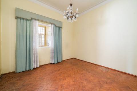 Moradia bifamiliar T5+2 em Portimão