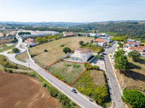 Lote de Terreno com 900m², para Construção de Moradia Unifamiliar!