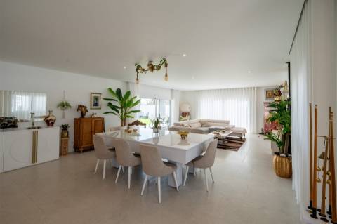 Moradia T4 Térrea de Arquitetura Moderna em Pataias | Alcobaça
