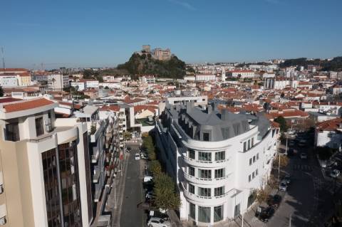 Apartamento T2 de Arquitetura Contemporânea no Coração de Leiria
