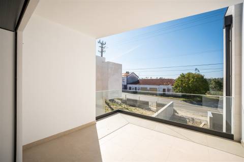 Moradia T4 NOVA em Maceira, Leiria