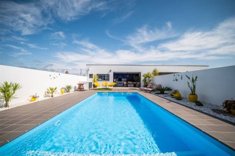 Moradia T3 Térrea de Arquitetura Contemporânea com Piscina em Pataias, Alcobaça