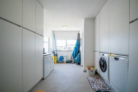 Moradia T3 Térrea de Arquitetura Contemporânea com Piscina em Pataias, Alcobaça