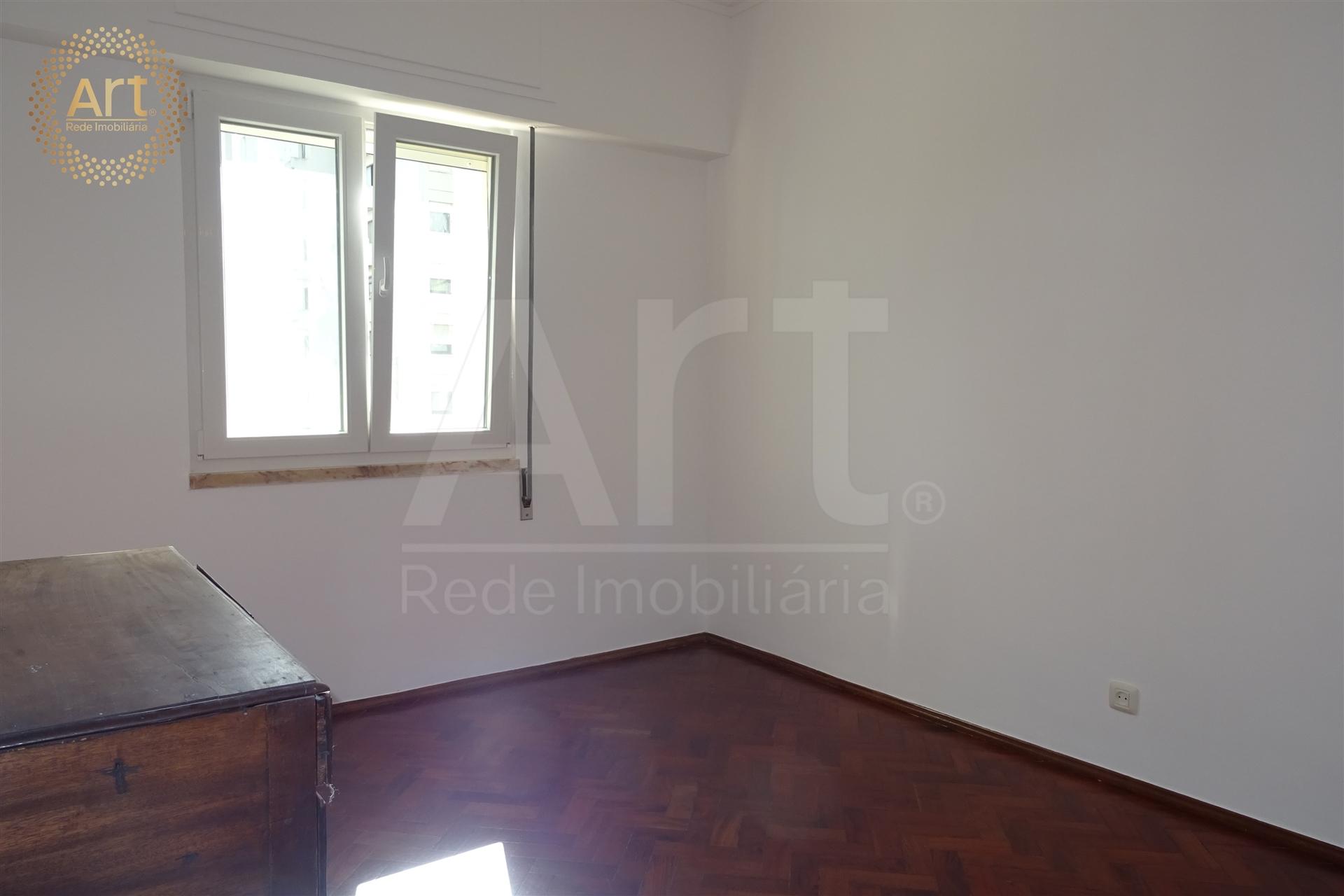 Apartamento T4 Arrendamento em Alfragide,Amadora