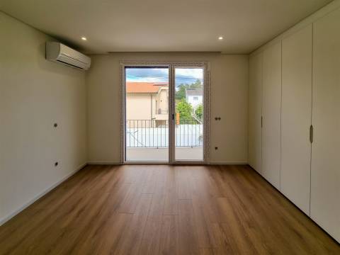 Moradia Geminada T4 Venda em Palmeira,Braga