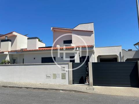 Andar Moradia T4 Venda em Arcozelo,Barcelos