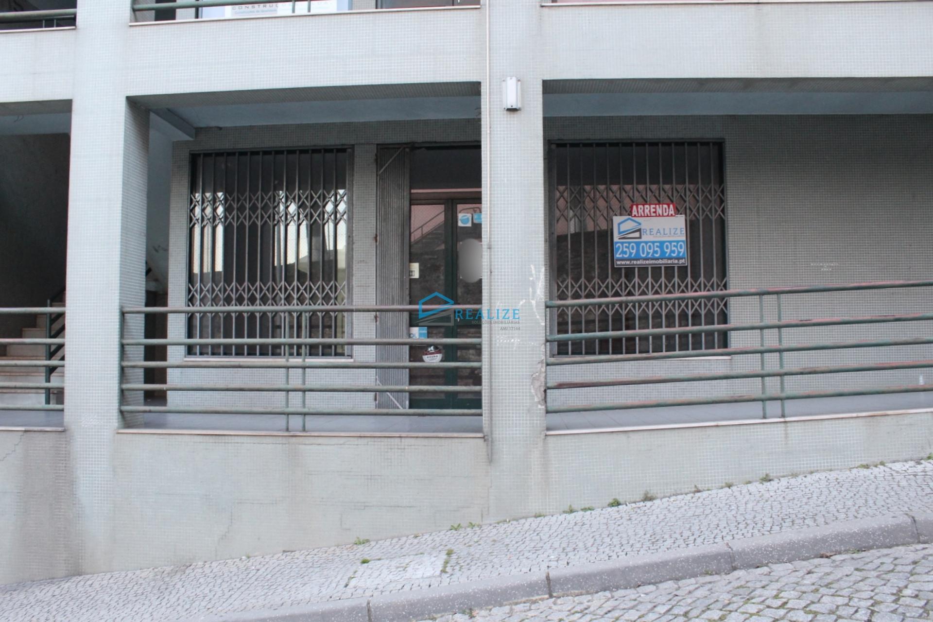 Loja no centro de Santa Marta de Penaguião
