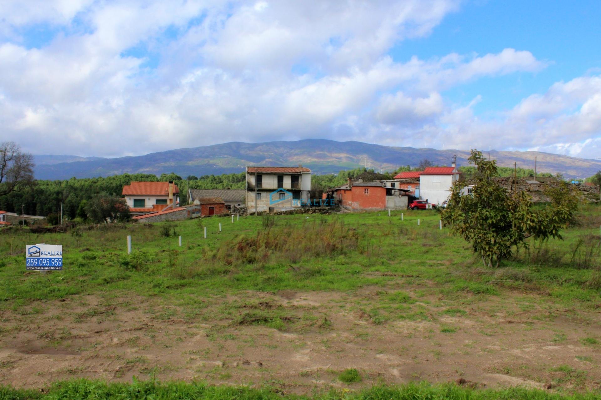 Terreno com 1495 m2