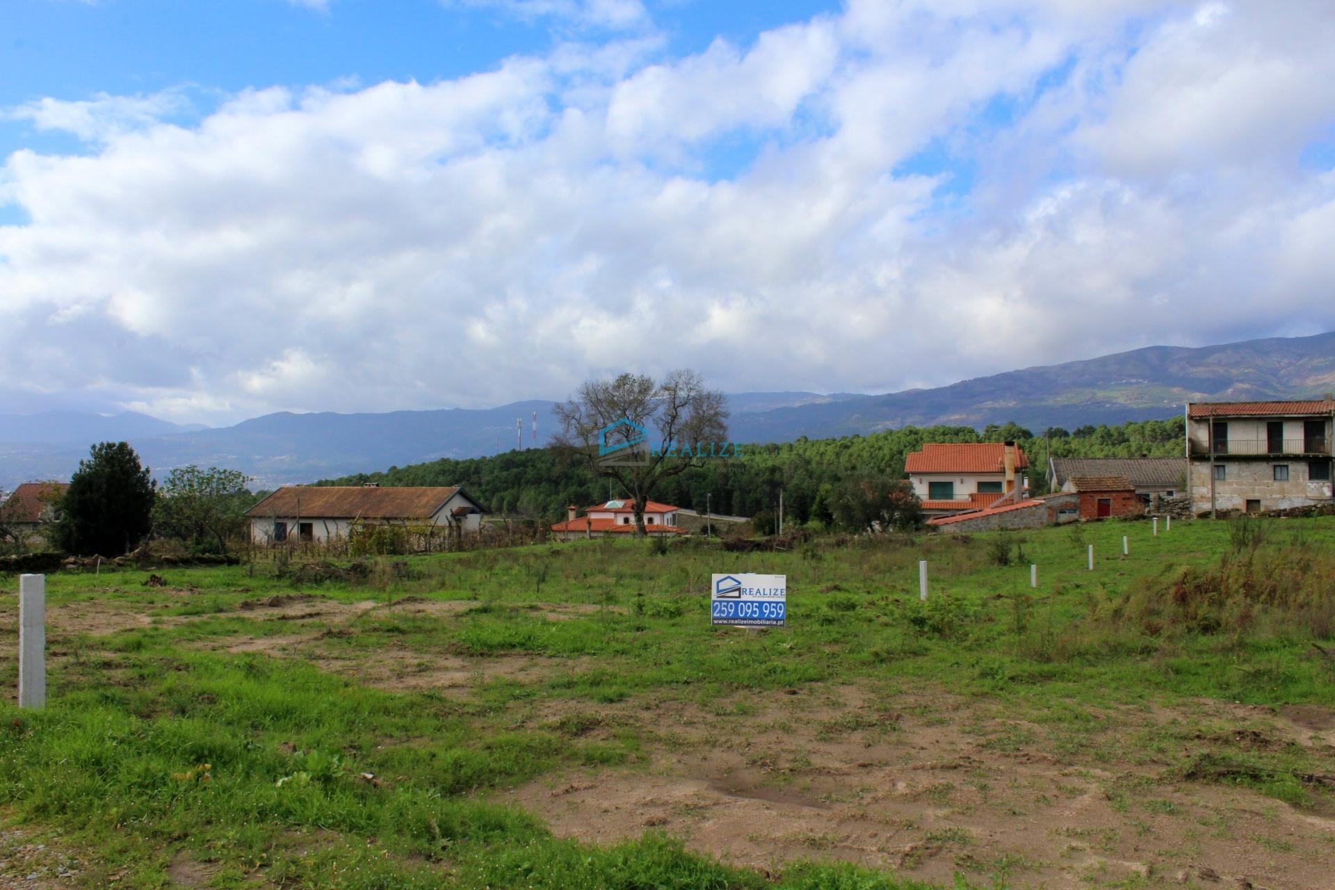 Terreno com 1495 m2