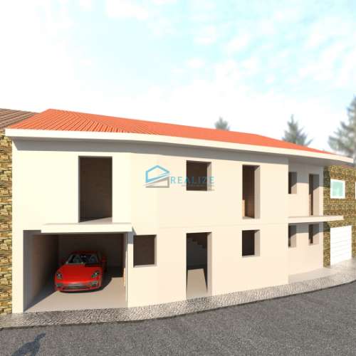 Moradia T3 com 2 pisos de arquitetura tradicional.