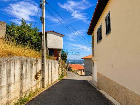 Moradia em Pedra para Reconstrução com Projeto Aprovado