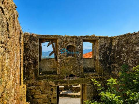 Moradia em Pedra para Reconstrução com Projeto Aprovado