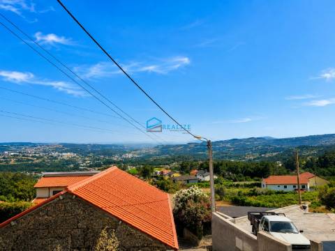 Moradia em Pedra para Reconstrução com Projeto Aprovado